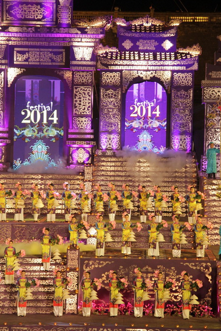Pháo hoa rực đêm Huế khai mạc Festival 2014 